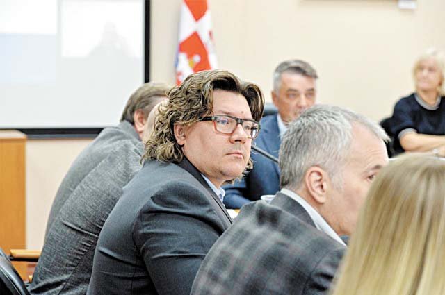 Депутат намерен поддерживать развитие науки и предпринимательства.