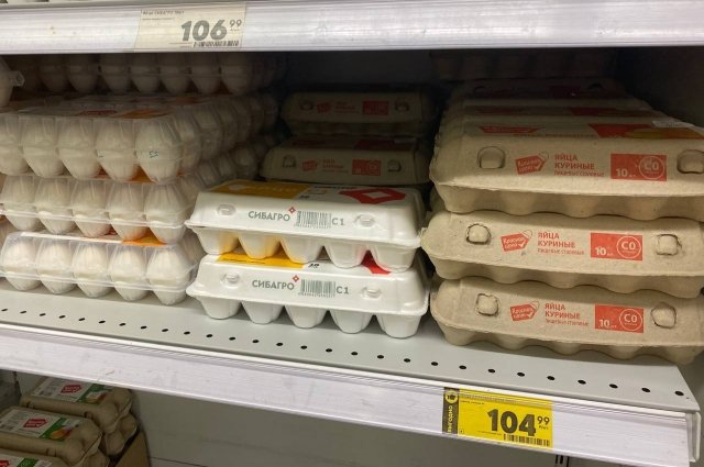 Куриное яйцо в магазинах выросло в цене на 4,1 % за неделю.