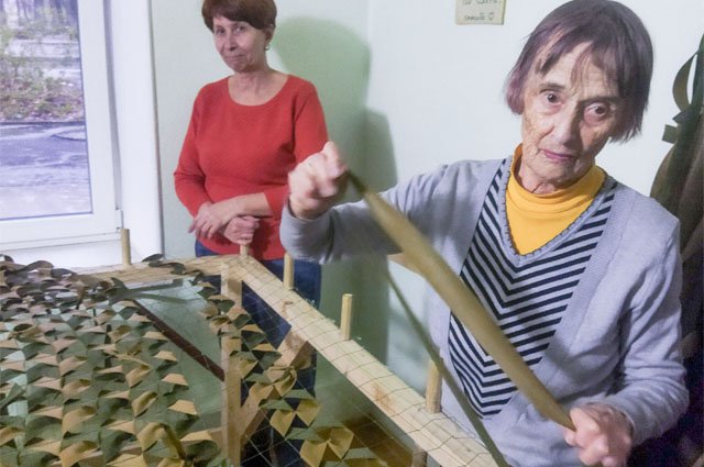 89-летняя Лидия Борисова приходит в мастерскую трижды в неделю.