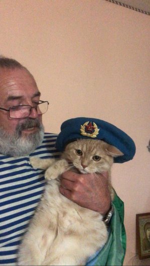 Сергей и его кот Шнапс.