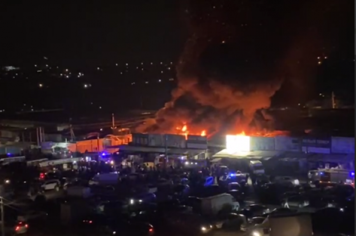 Крупный пожар произошёл на рынке «Темерник» в Ростове