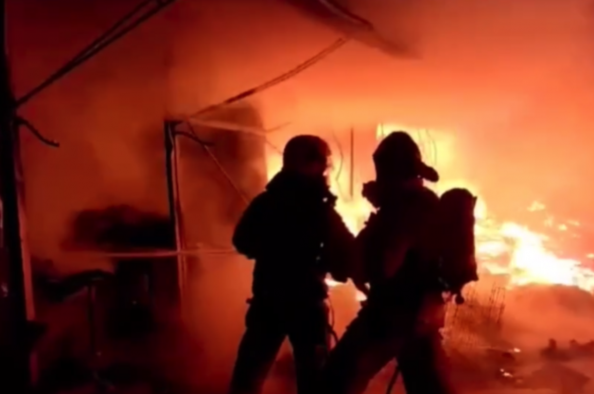 В МЧС заявили об отсутствии пострадавших при пожаре на ростовском рынке