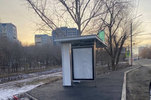 Жители Оренбурга пригласили мэра подождать автобус в «дырявых» остановках.