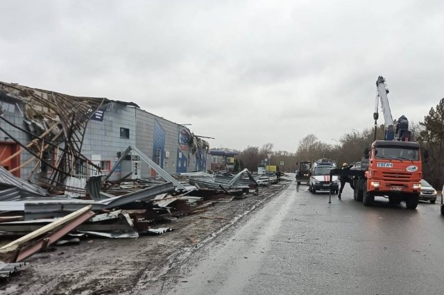 Последствия разрушительного урагана в Кузбассе 19 ноября.