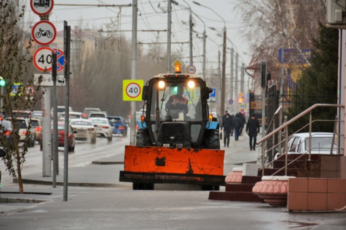 В Барнауле дорожные службы ведут борьбу с гололедом