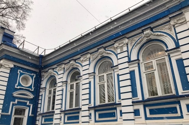 Оба здания визуально создают единый ансамбль.