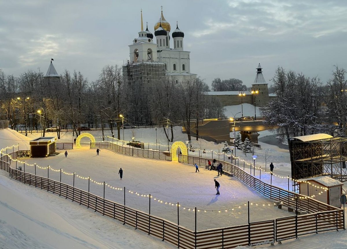 В Финском парке в Пскове открылся каток | АиФ Псков