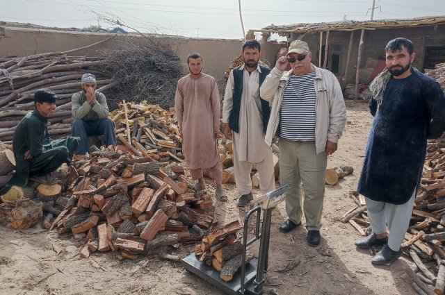 В Афганистане до сих пор дрова продают на вес.