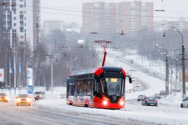 Движение трамвайных маршрутов №1, 7 и 10 в городок и из городка Металлургов было открыто в 10.41. 