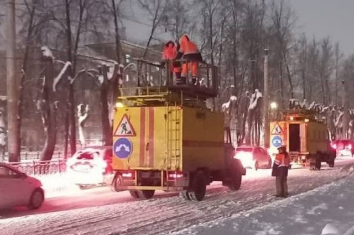 В Кирове из-за морозов оборвались провода троллейбусной линии | АиФ Киров