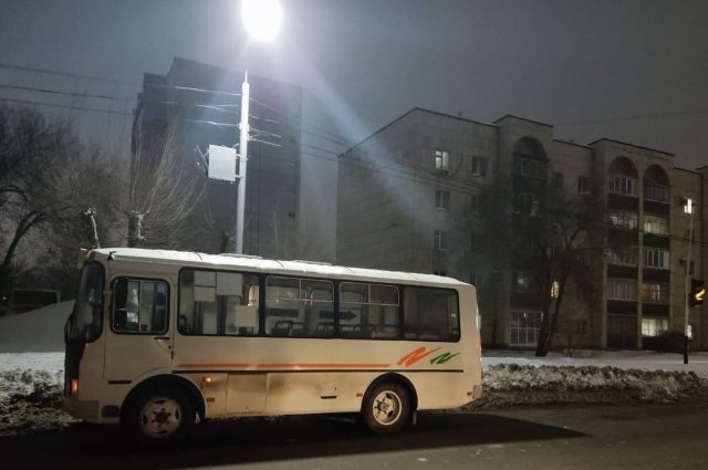 Оренбуржцы вынуждены ждать автобусы в мороз по полчаса