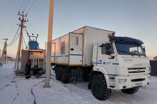 Специалисты три дня ремонтируют сети.