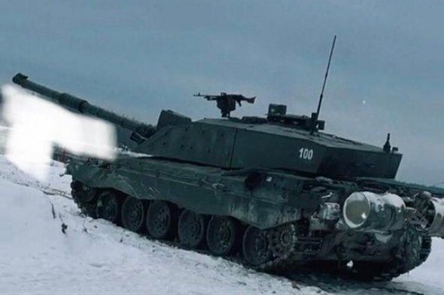 Британский танк Challenger 2 под Работино, Украина.