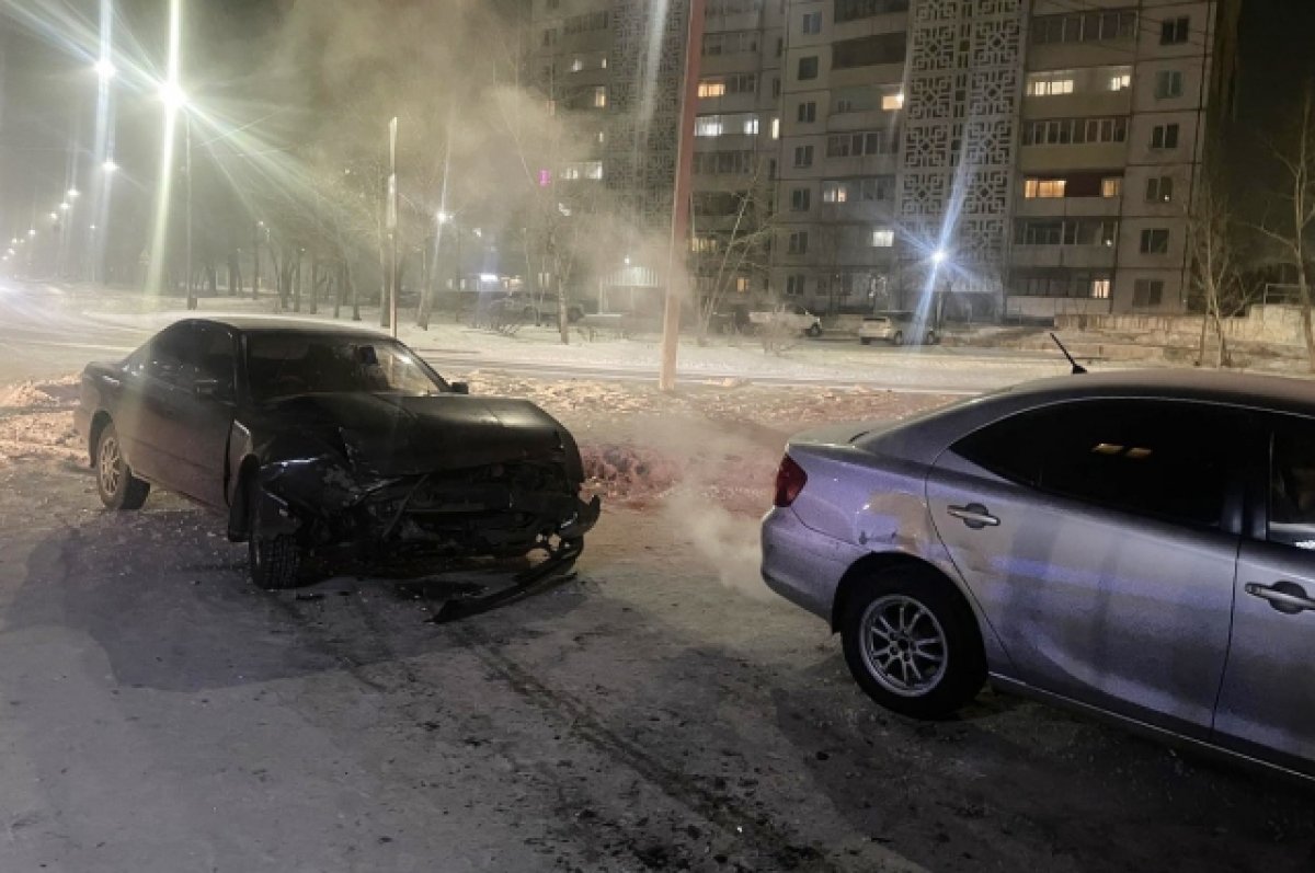 Водитель протаранил автомобиль и влетел в стену дома в Улан-Удэ | АиФ  Бурятия