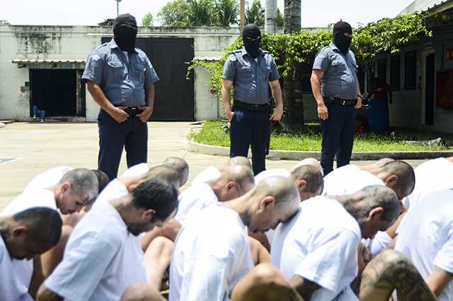 Тюрьма в Сальвадоре.