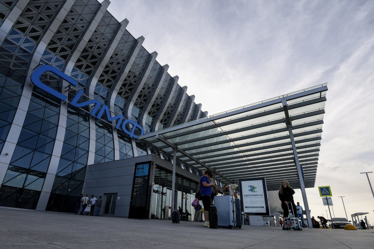 Аксёнов заявил, что открытие аэропорта в Симферополе пока не планируется