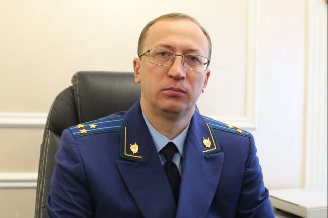 Вячеслав Вдовкин  Работал в органах прокуратуры Оренбургской области, был прокурором Симферополя.