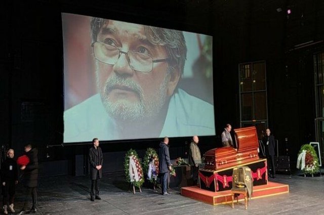 С писателем и журналистом Андреем Константиновым простились в Петербурге 16 декабря.