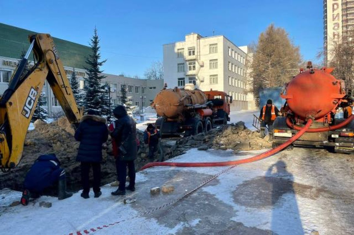 Медучреждения в Челябинске остались без воды из-за аварии на Воровского |  АиФ Челябинск