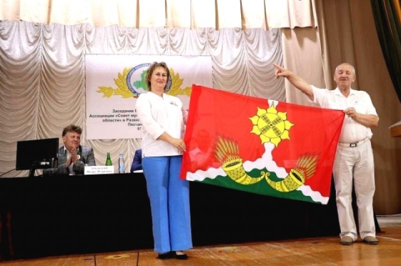 У села Развильное есть даже свои герб и флаг.