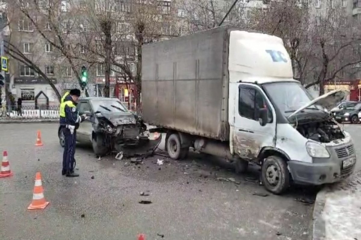 В Екатеринбурге девочка попала в больницу из-за «Газели» | АиФ Урал