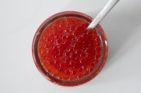Красная икра – очень полезный деликатес с уникальными питательными качествами и составом.