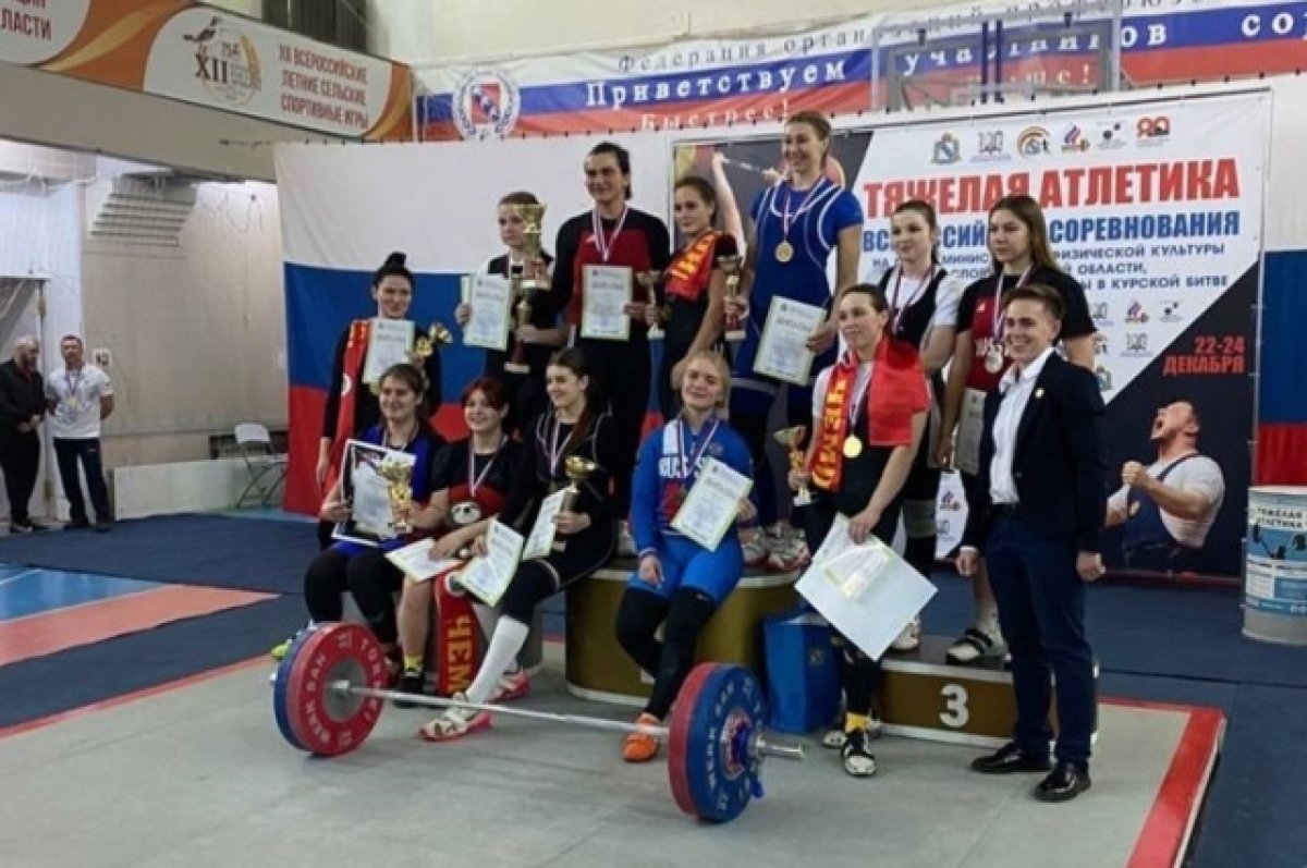 Брянские тяжелоатлеты привезли 4 медали с всероссийского турнира в Курске