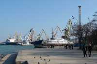 Удар пришёлся в район морского торгового порта в центре Феодосии.
