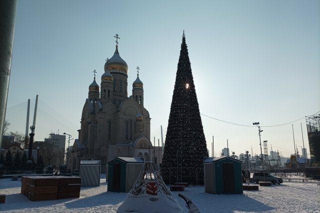 Под фото: Владивосток встретит Новый год с новой ёлкой.
