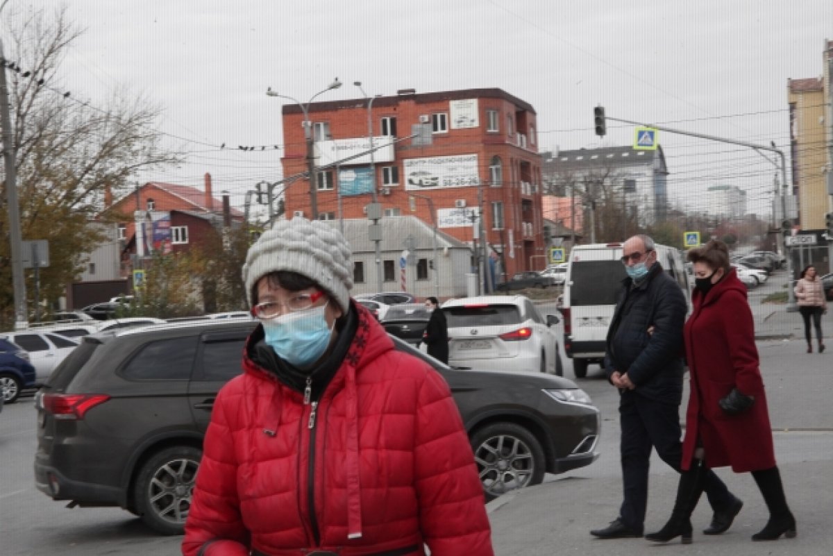 В Волгоградские магазины и аптеки вернулся масочный режим | АиФ Волгоград