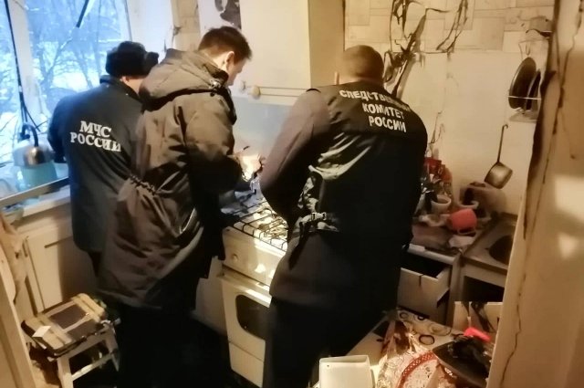 Проводится доследственая проверка, в доме на улице Воровского в Ижевске работают следователи.