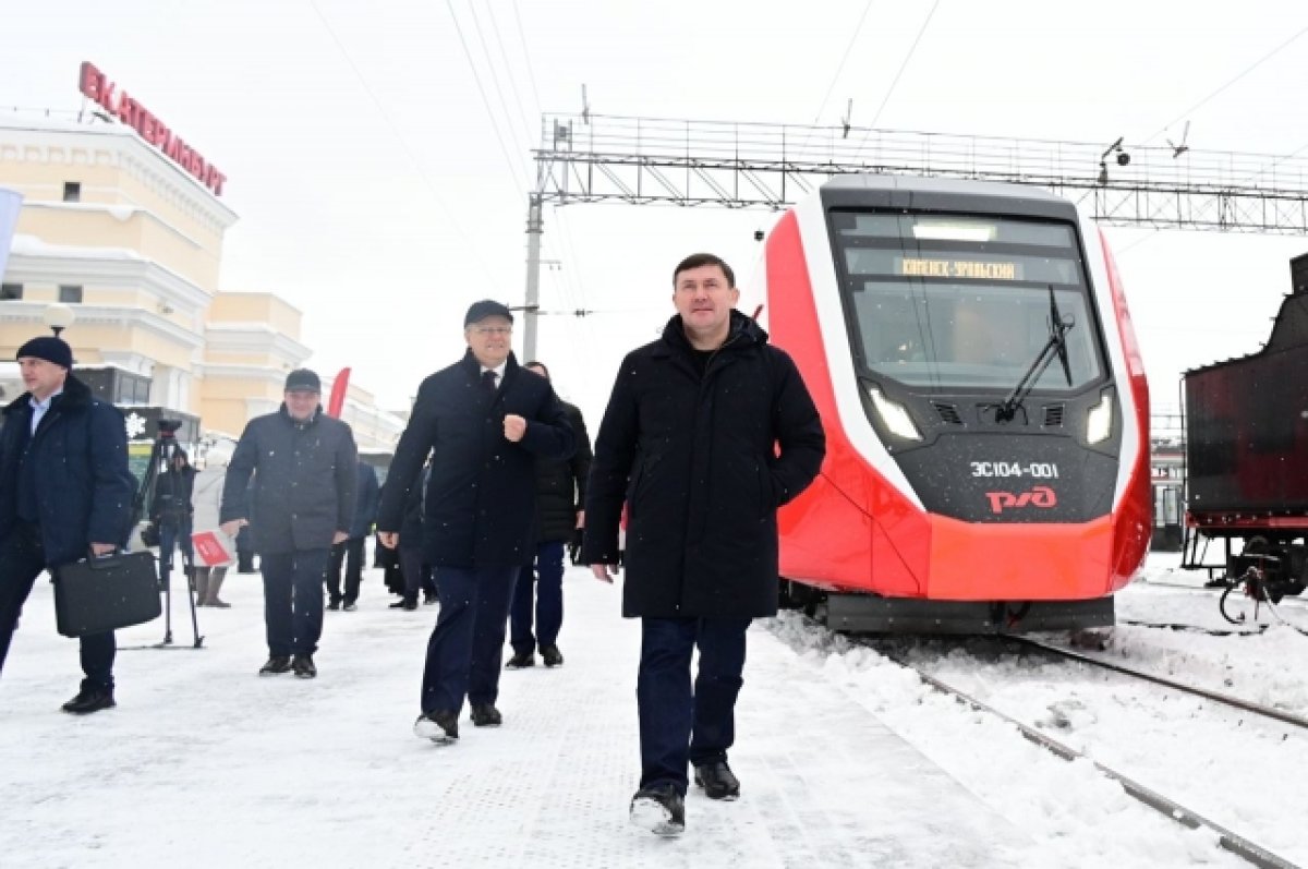 Из Екатеринбурга в Каменск-Уральский отправился новый электропоезд «Финист»  | АиФ Урал