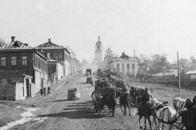 Немецкие войска входят в Калугу, улица Смоленская. Октябрь 1941 года. 