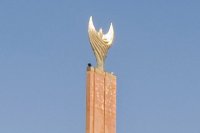 Хоррият защищает то место, над которым летает.