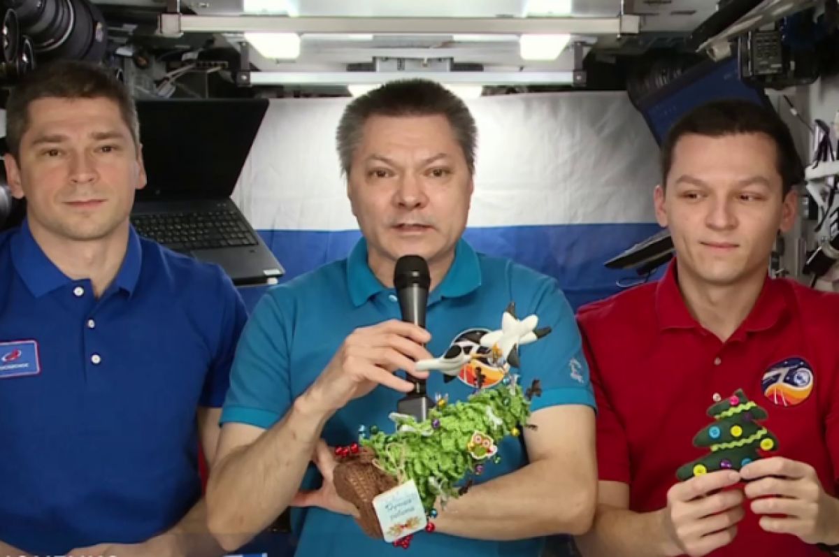 Космонавты Кононенко, Чуб и Борисов на МКС поздравили россиян с Новым годом