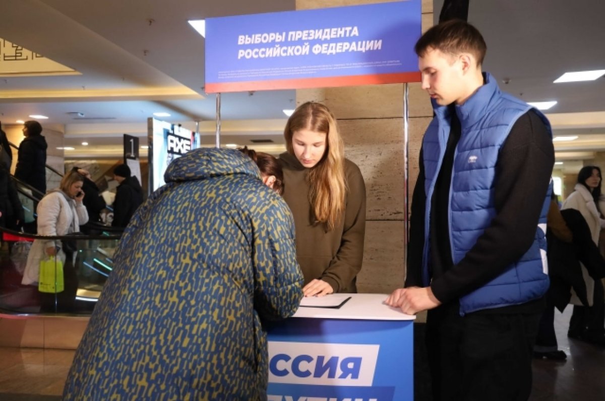 Волонтеры сдали в штаб Путина часть собранных в Москве подписей