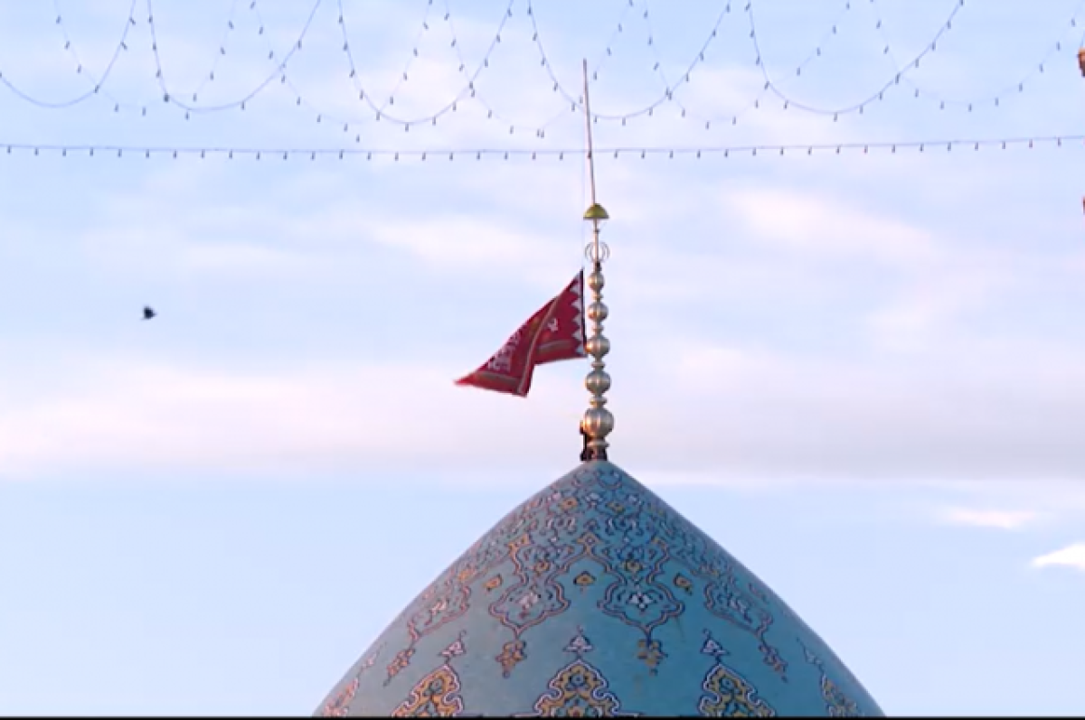Fars: красный флаг «мести» подняли над иранской мечетью Джамкаран