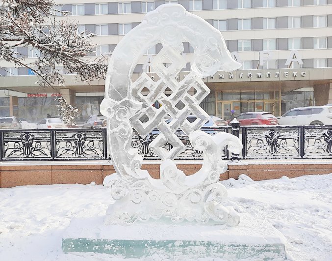 Большая часть ледовых скульптур находится в сквере Кирова.