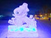 На площади у памятника Александру III появились 11 ледовых скульптур к 100-летию хоккея с мячом в регионе.