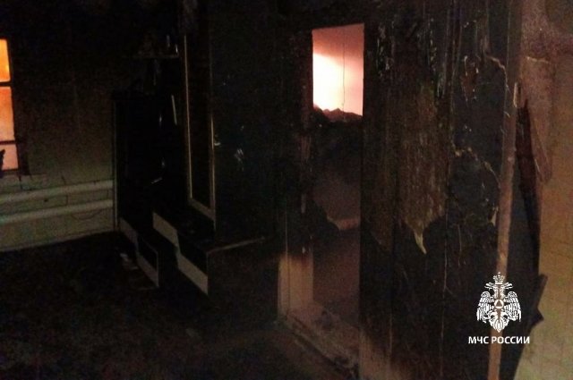 В Татарстане после пожара мать впала в кому, а семилетняя дочь скончалась в карете скорой помощи. 