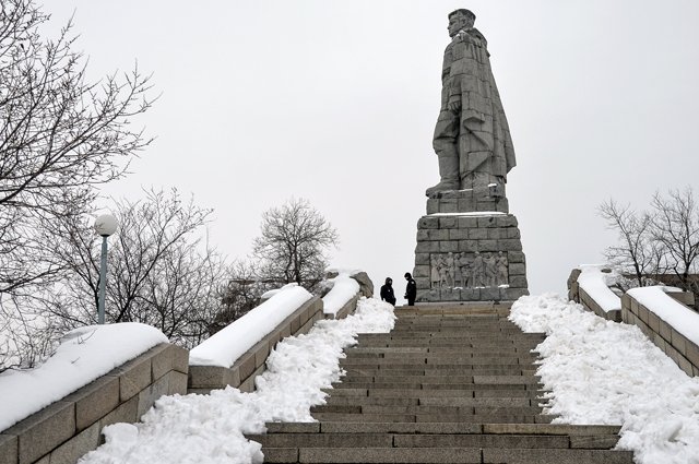 Памятник советскому солдату-освободителю «Алёша» в болгарском городе Пловдив на холме Бунарджик