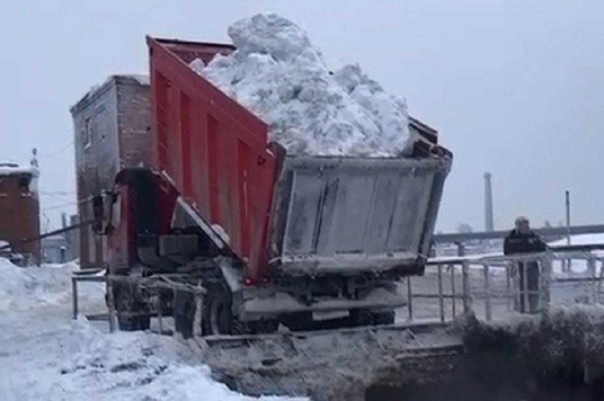 Снегоплавильные пункты Череповца не успевают растопить снег этой зимой |  АиФ Вологда