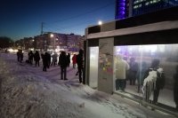Оренбуржцы не могли дождаться автобусов в тридцатиградусный мороз