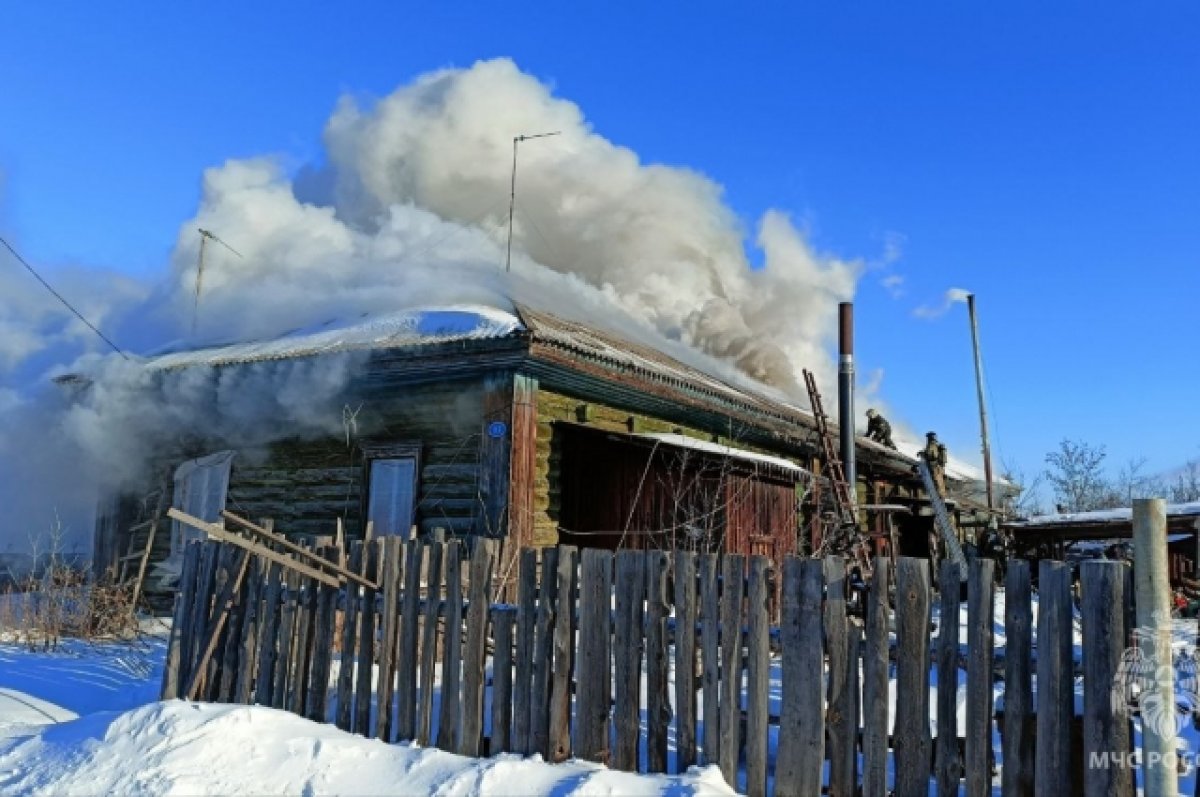 В Омске сгорел частный дом из-за печки | АиФ Омск