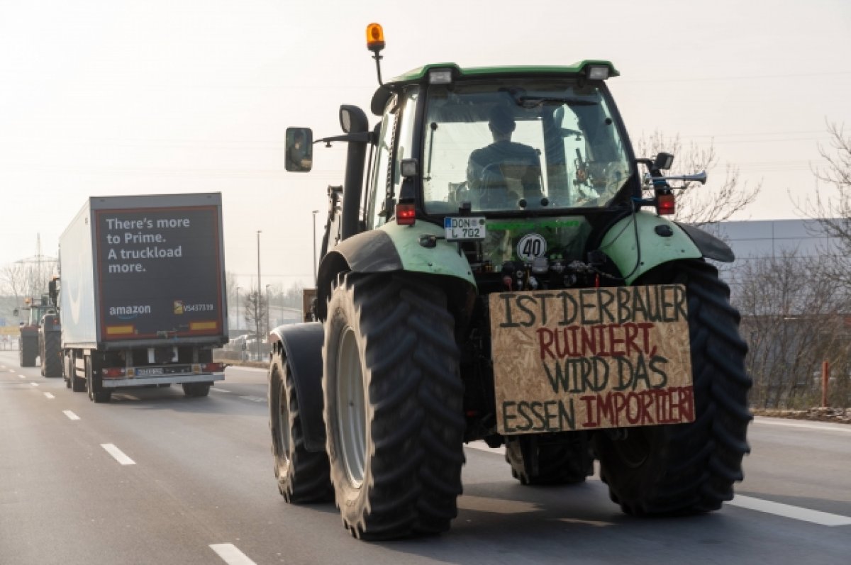 В центре Берлина тысячи фермеров собрались на демонстрацию