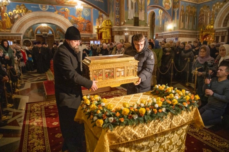 Встреча ковчега с частицей мощей святителя Николая Чудотворца.