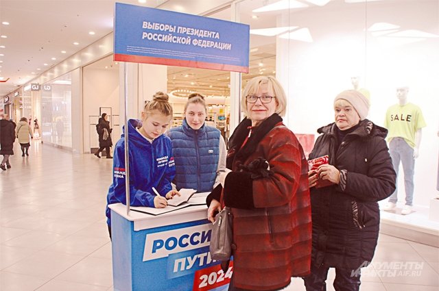 Располагаются столичные пункты сбора подписей в разных районах города. Время работы выбрано самое удобное для москвичей – с 16 до 20 часов, когда они возвращаются с работы и по пути идут по магазинам.