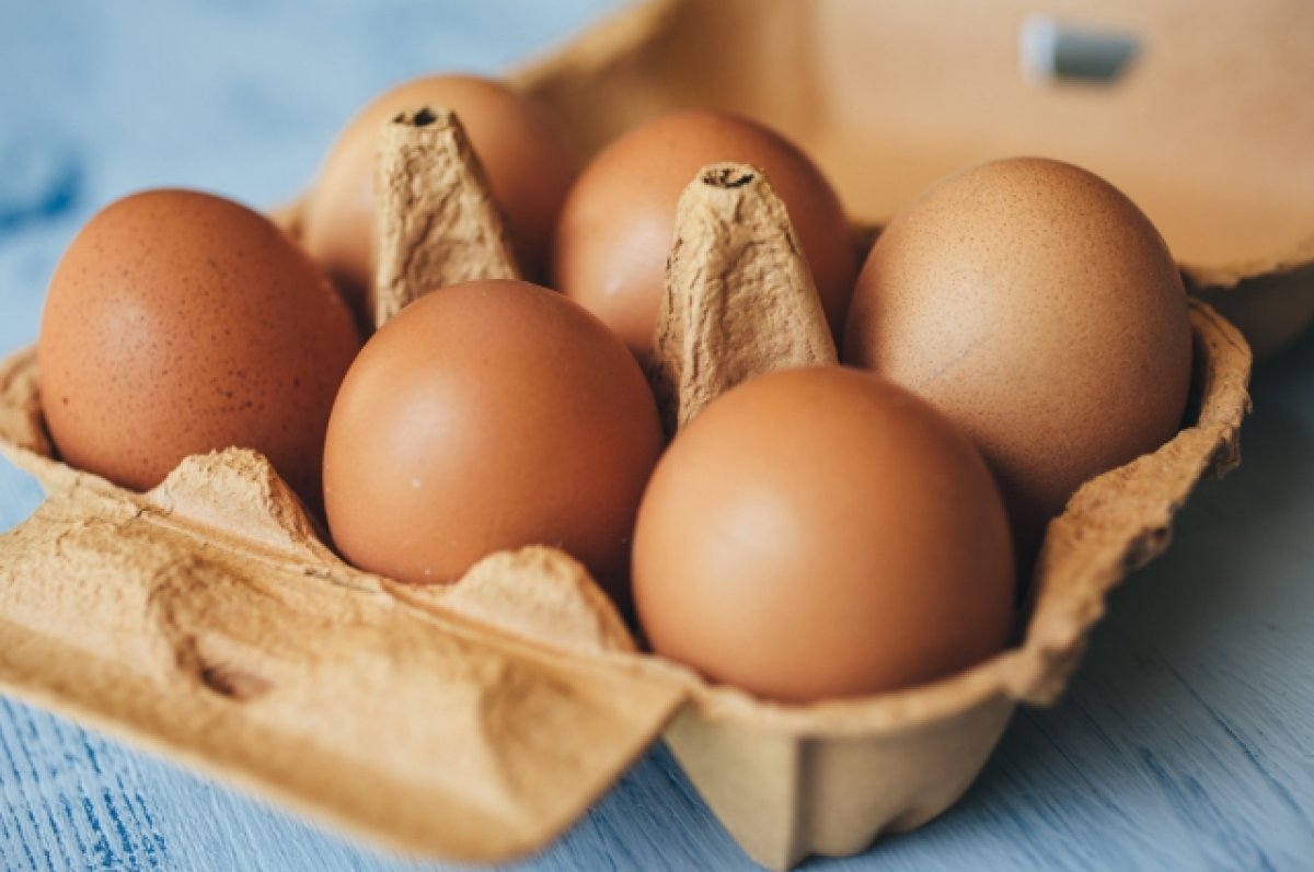 Цены на яйца в российских магазинах начали постепенно снижаться