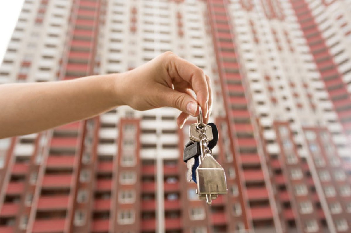 Новые ключи купить квартиру. Ключи от квартиры. Квартира ключи. Ключи от квартиры в руке. Ключи в руках в новой квартире.