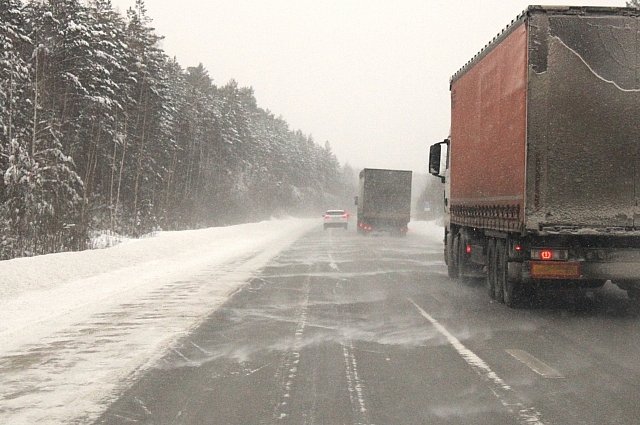 Ограничение сняли на движение грузовиков по федеральной трассе в Удмуртии. 